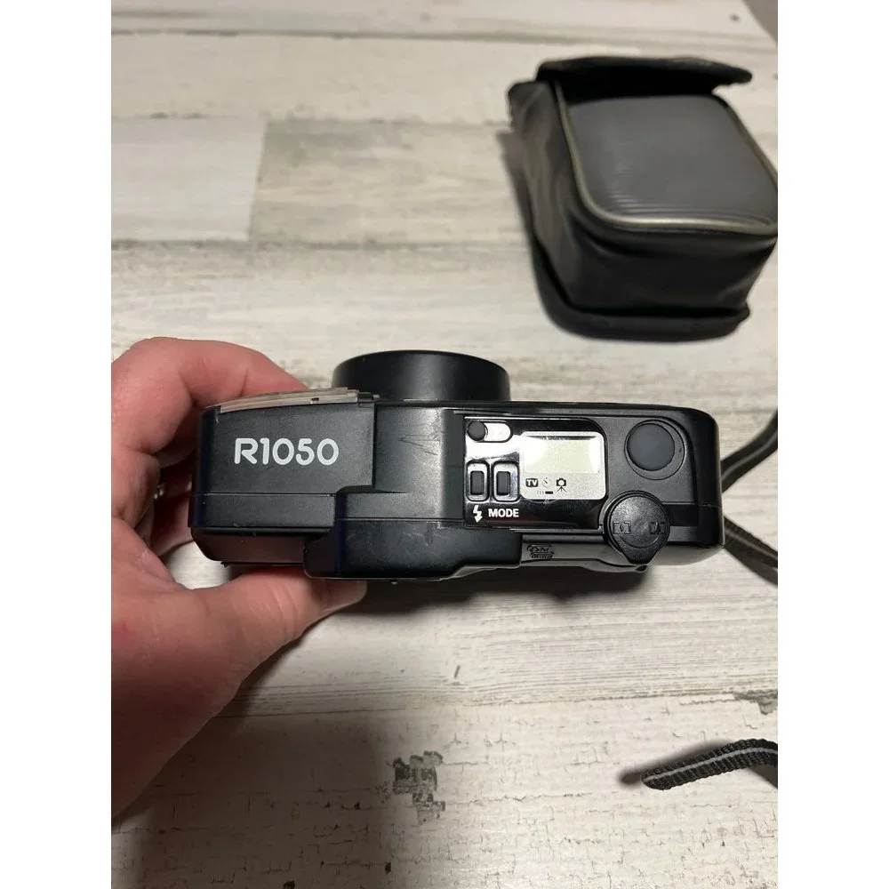 Ricoh R1050 Point and Shoot film camera with film vintage